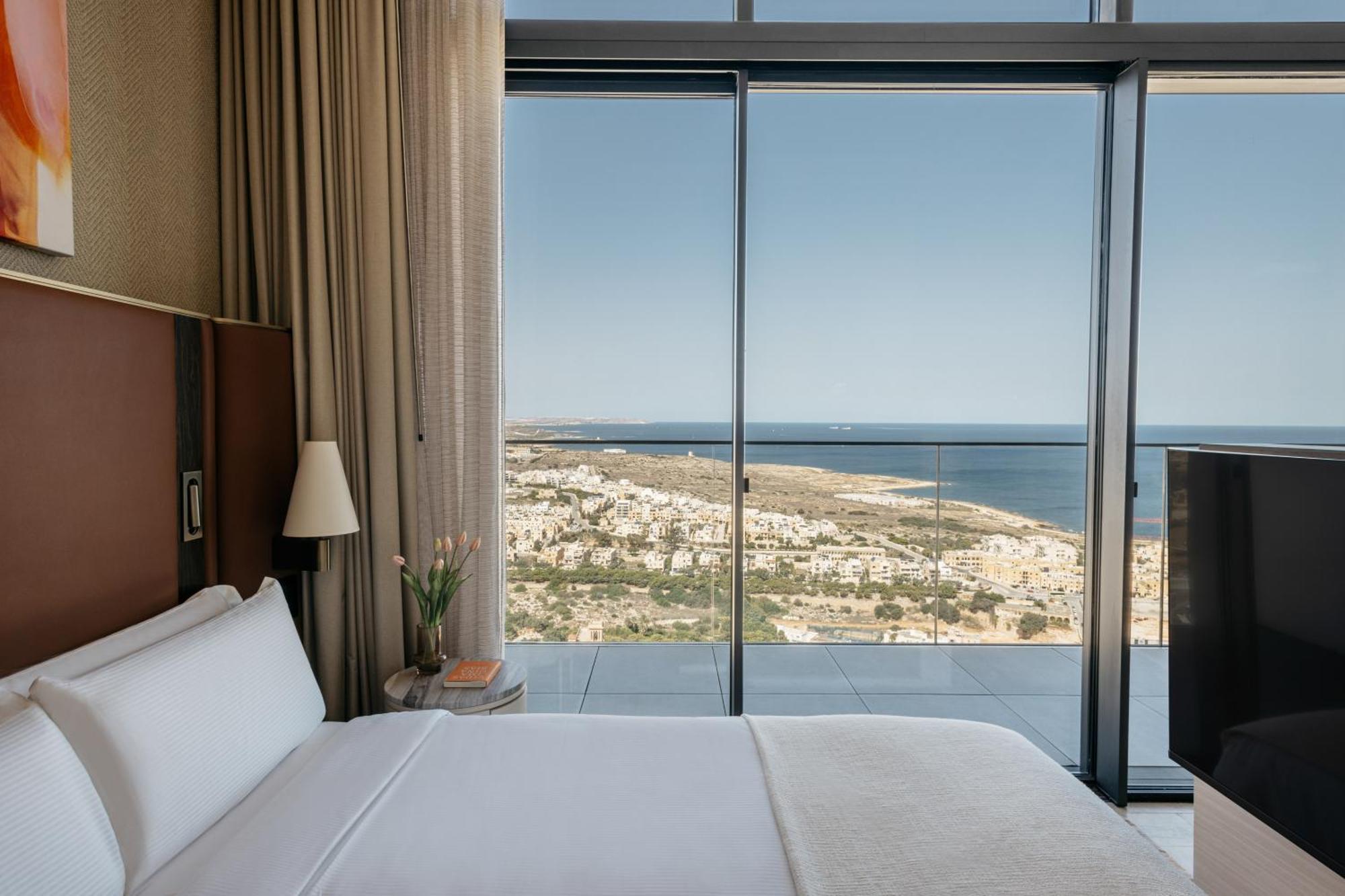 Me Malta By Melia Hotel Saint Julian's Екстериор снимка